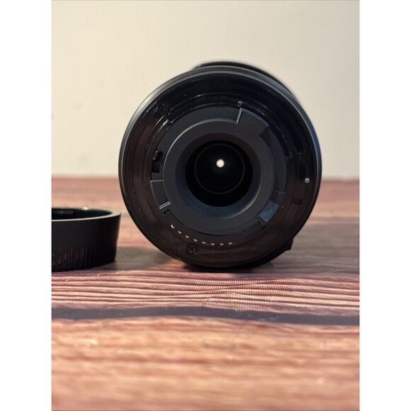 Nikon AF-S DX NIKKOR 55-200mm f/4-5.6G ED Telephoto Zoom Lens - Picture 12 of 15